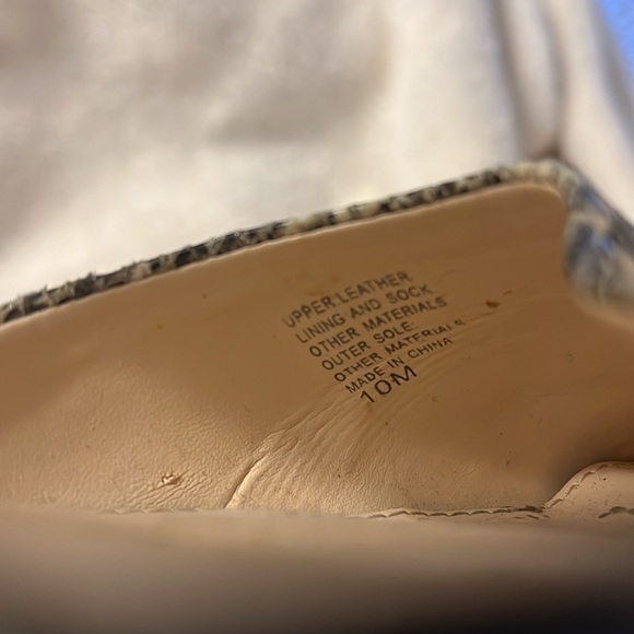 Banana Republic ankle strap heels, snake print leather - Picture 4 of 5